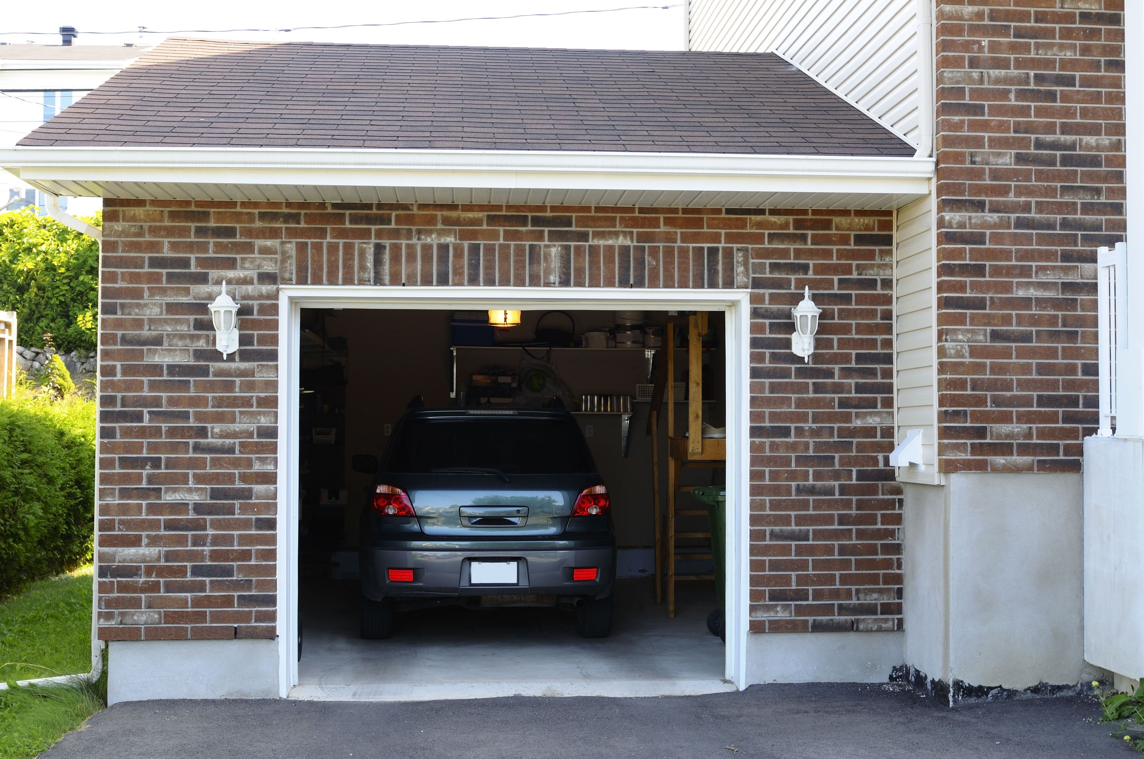 Garage door service providers: Go for versatility and efficiency