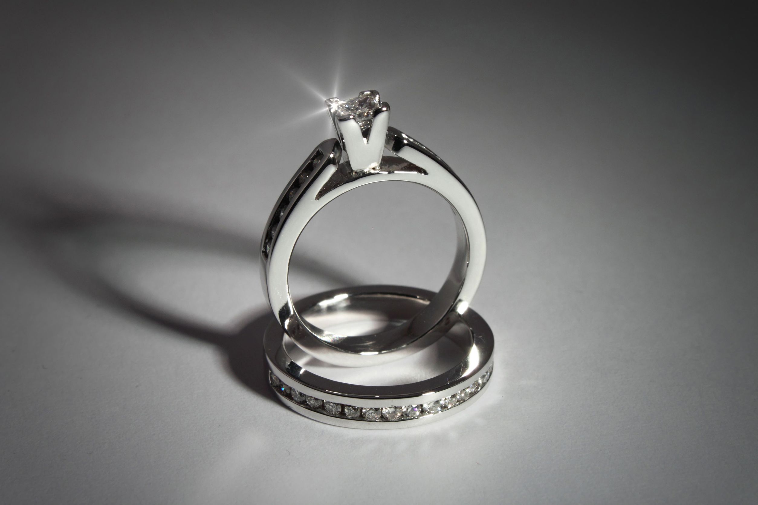 Considerations When Purchasing Engagement Rings for Residents in Valparaiso