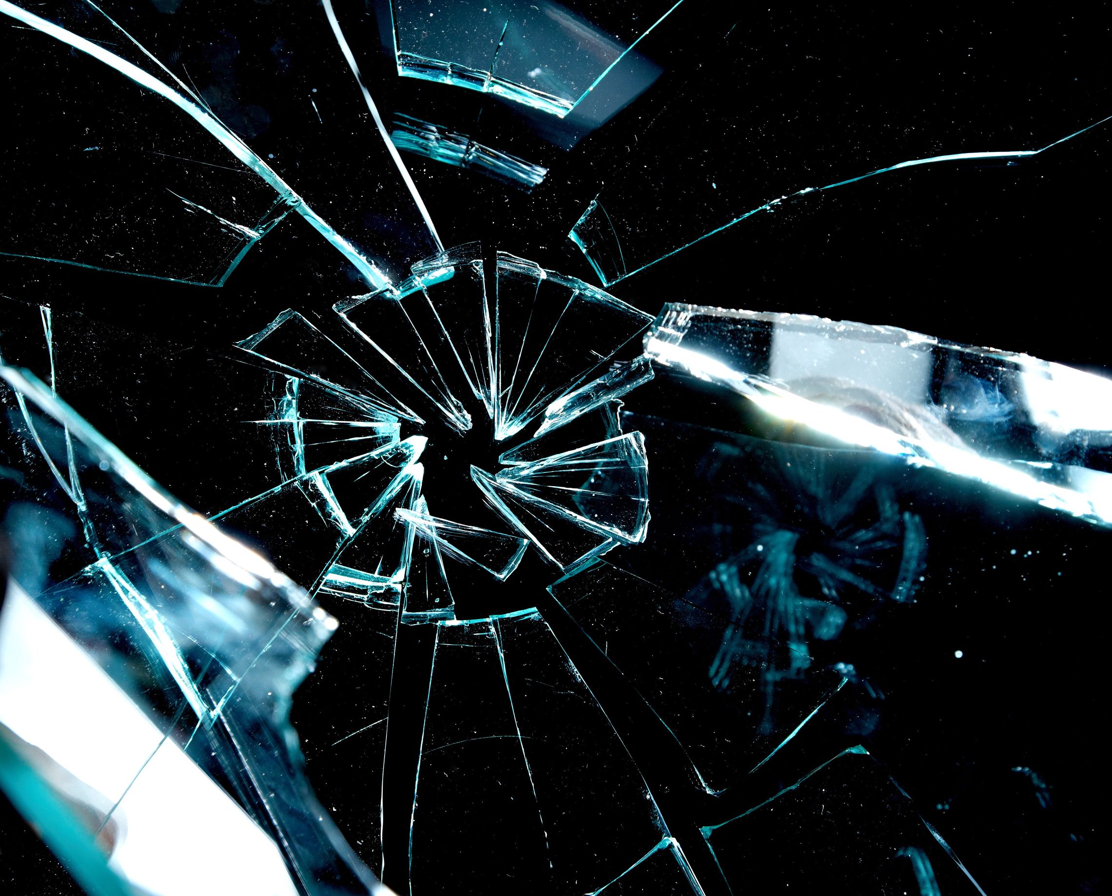 Use an Established Glass Company in Long Island That Earns Your Trust