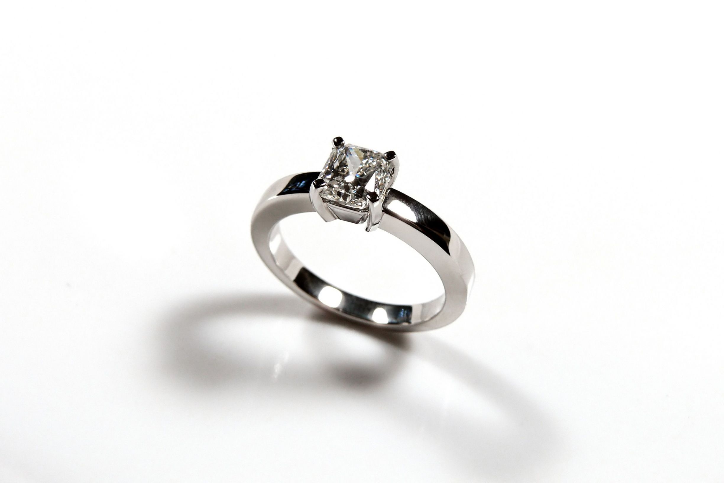 Finding The Perfect Wedding Ring When Shopping For Diamond Jewelry in Waukesha