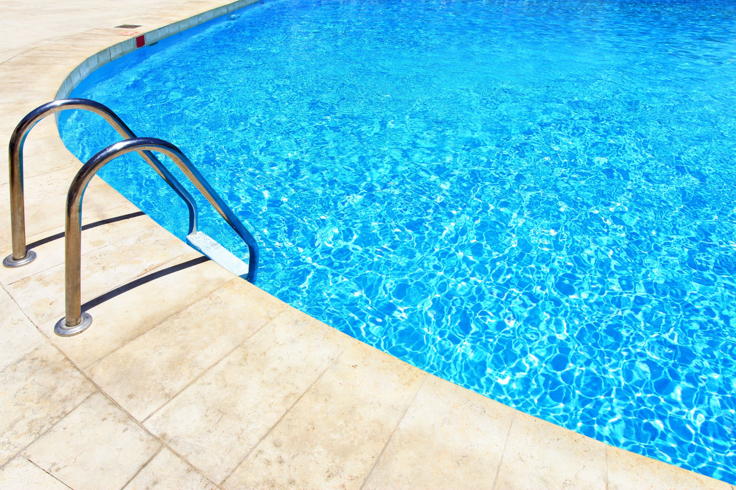 Professional Swimming Pool Services in Windsor CA