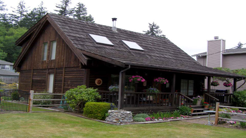 Avoid Exposing the Home to the Elements With Superior Roof Repair in Edmonds