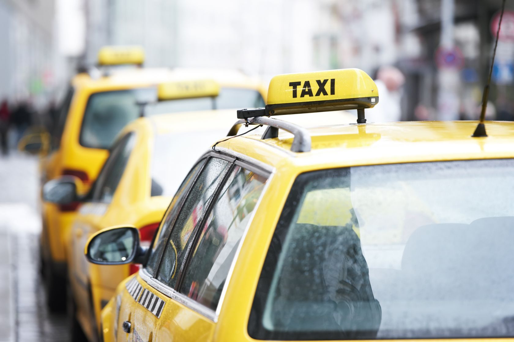 Reserve a Sedan in Kahului and Avoid Taxi Services and Crowded Buses