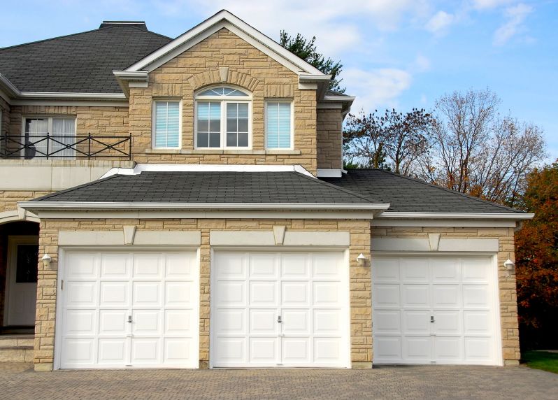 Choosing the Perfect Overhead Garage Door for Your Home