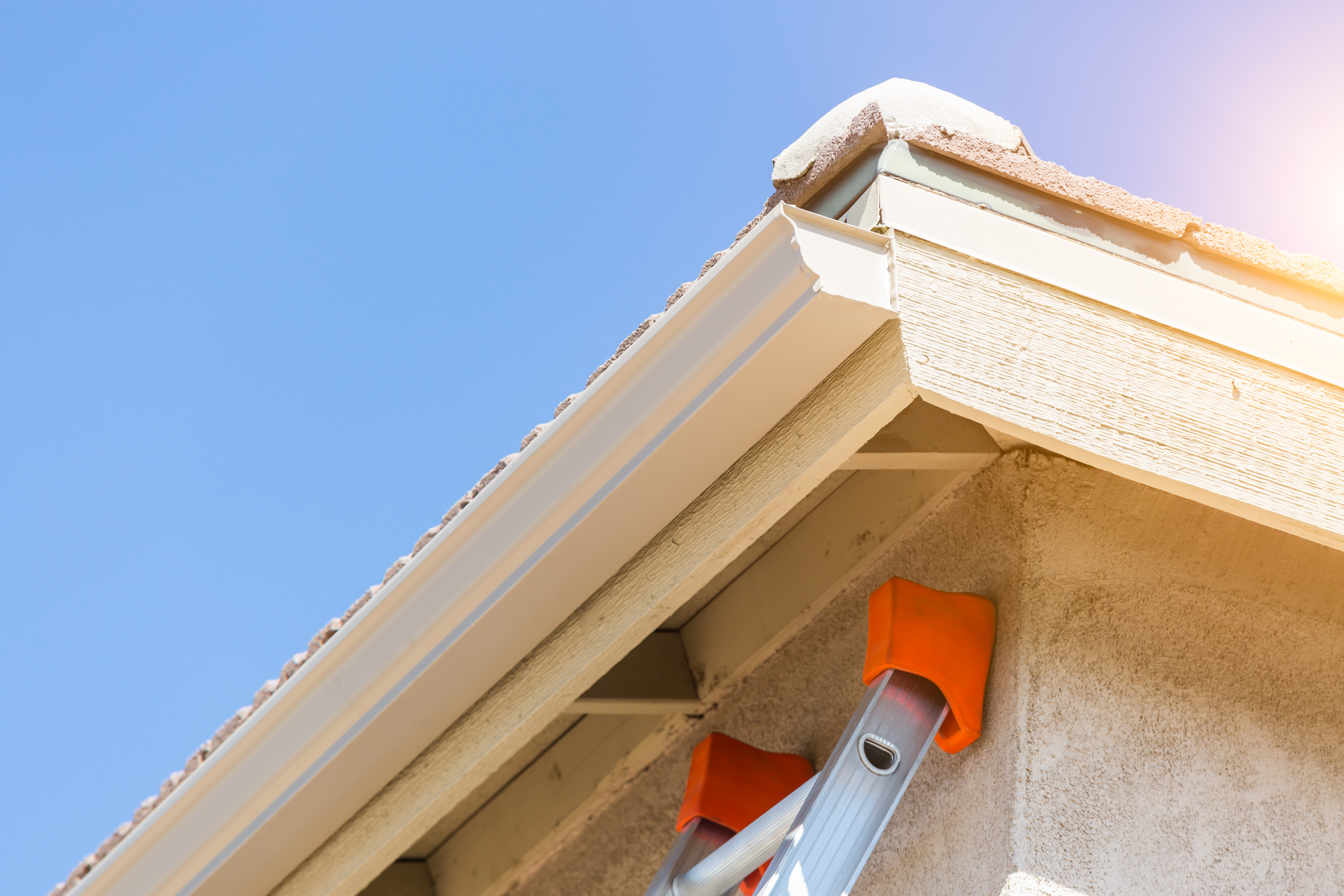 Prevent Roof Leaks and Flooding with Rain Gutter Installation Tampa FL Solutions
