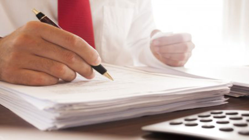 When Should You Find an Investment Advisor Near Davenport, IA?