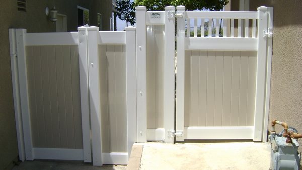 From a Vinyl fence in Riverside to Iron, Choosing the Right Material is Important