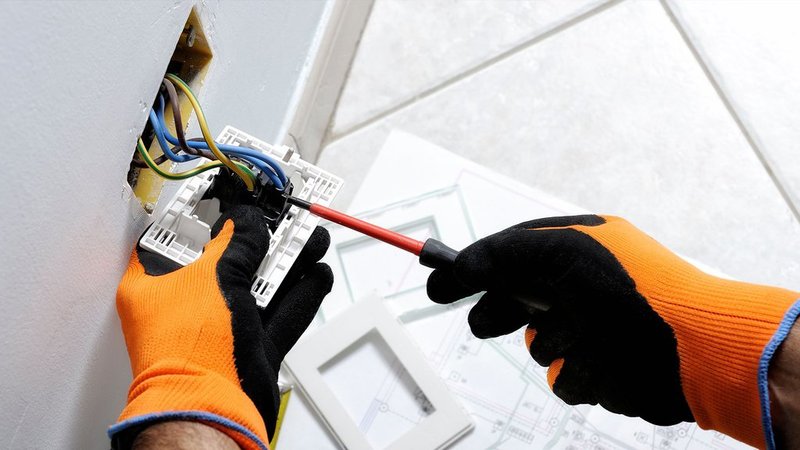 Why Hiring Professionals to Perform a Residential Lighting Installation in Bradenton, FL is a Wise Move