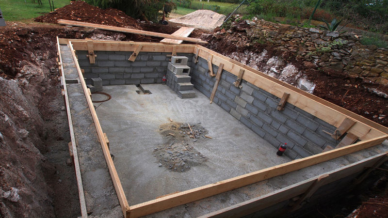 What Pool Owners Should Know About Resurfacing in Nassau County, New York