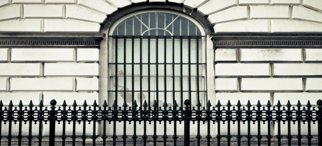 What to Do Before Calling a Company That Installs Residential Fences