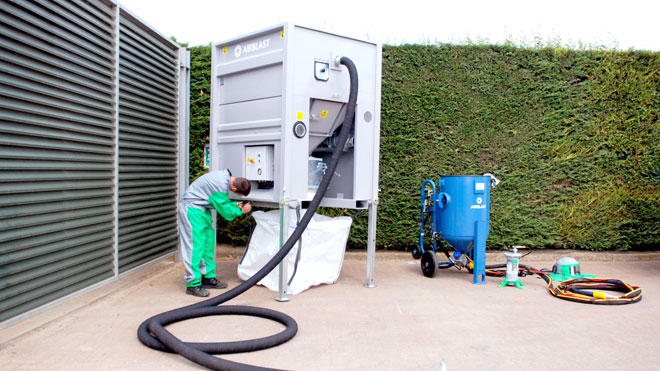 Tips to Using a Sandblasting Cabinet to Refurbish Furniture in California