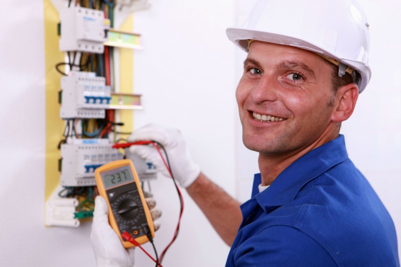 Hiring An Electrical Contractor In Thompson MB – Three Essential Qualities