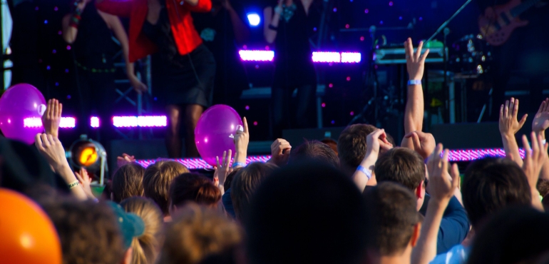 Book Your Next Special Events DJ in Chicago, IL With a Luxury Company